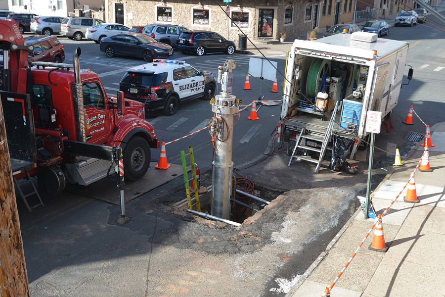 CISBOT, developed and deployed by New York-based ULC Technologies, enters live gas mains through a very small opening in the street and travels hundreds of feet in either direction underground to internally remediate the joints.